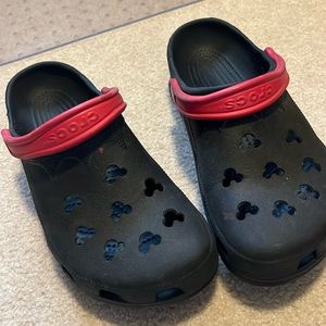 Mickey crocs size xl w 12-14 m 10-11